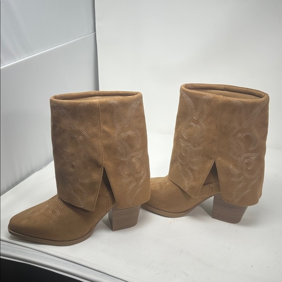 Soda fold over suede boots. Size 9 1/2- 10 - Picture 3 of 7